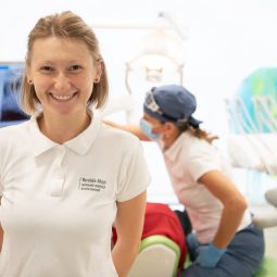 assistant abigél smiling