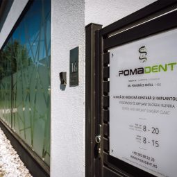 Pomadent sign